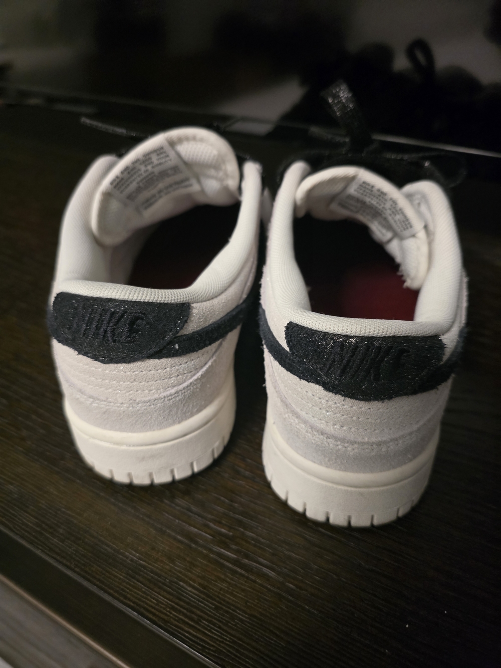 Nike Iridescent Low-Top Sneakers with Black Swoosh - Picture 4 of 9